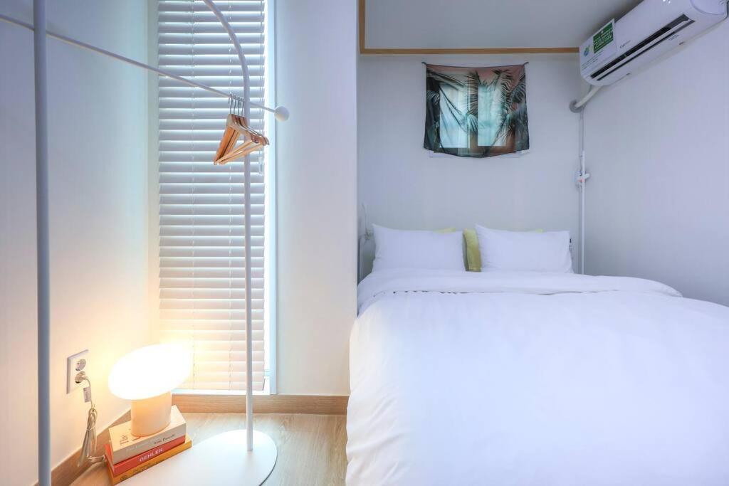 Modern And Comfy House/ Hongik St. Exit 2 10min * Seoul