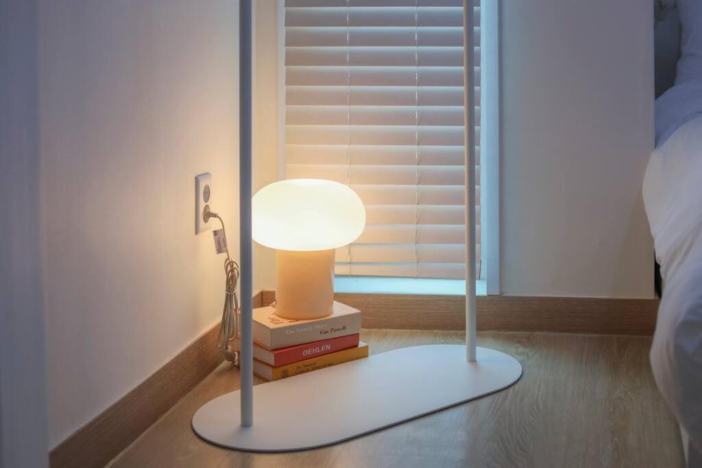 Modern And Comfy House/ Hongik St. Exit 2 10min Holiday home Seoul