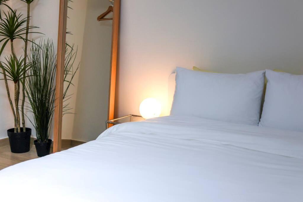 Modern And Comfy House/ Hongik St. Exit 2 10min * Seoul