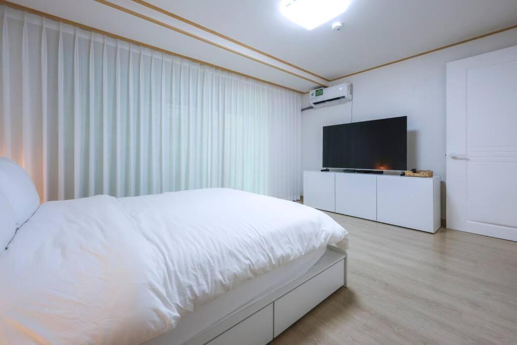 Holiday home Modern And Comfy House/ Hongik St. Exit 2 10min
