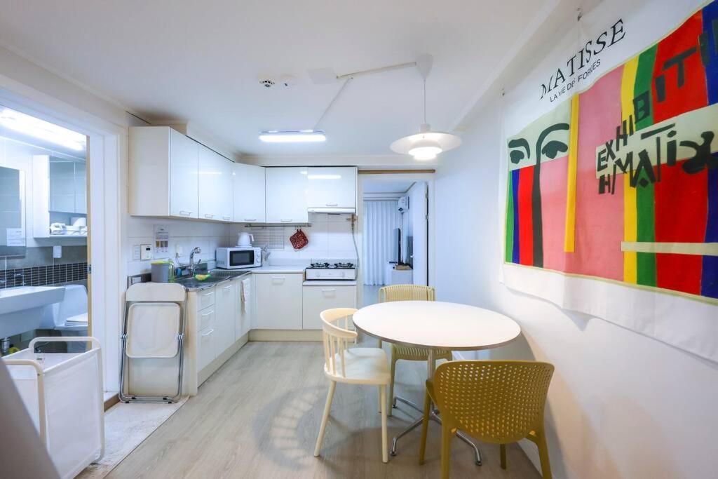 Modern And Comfy House/ Hongik St. Exit 2 10min Holiday home *
