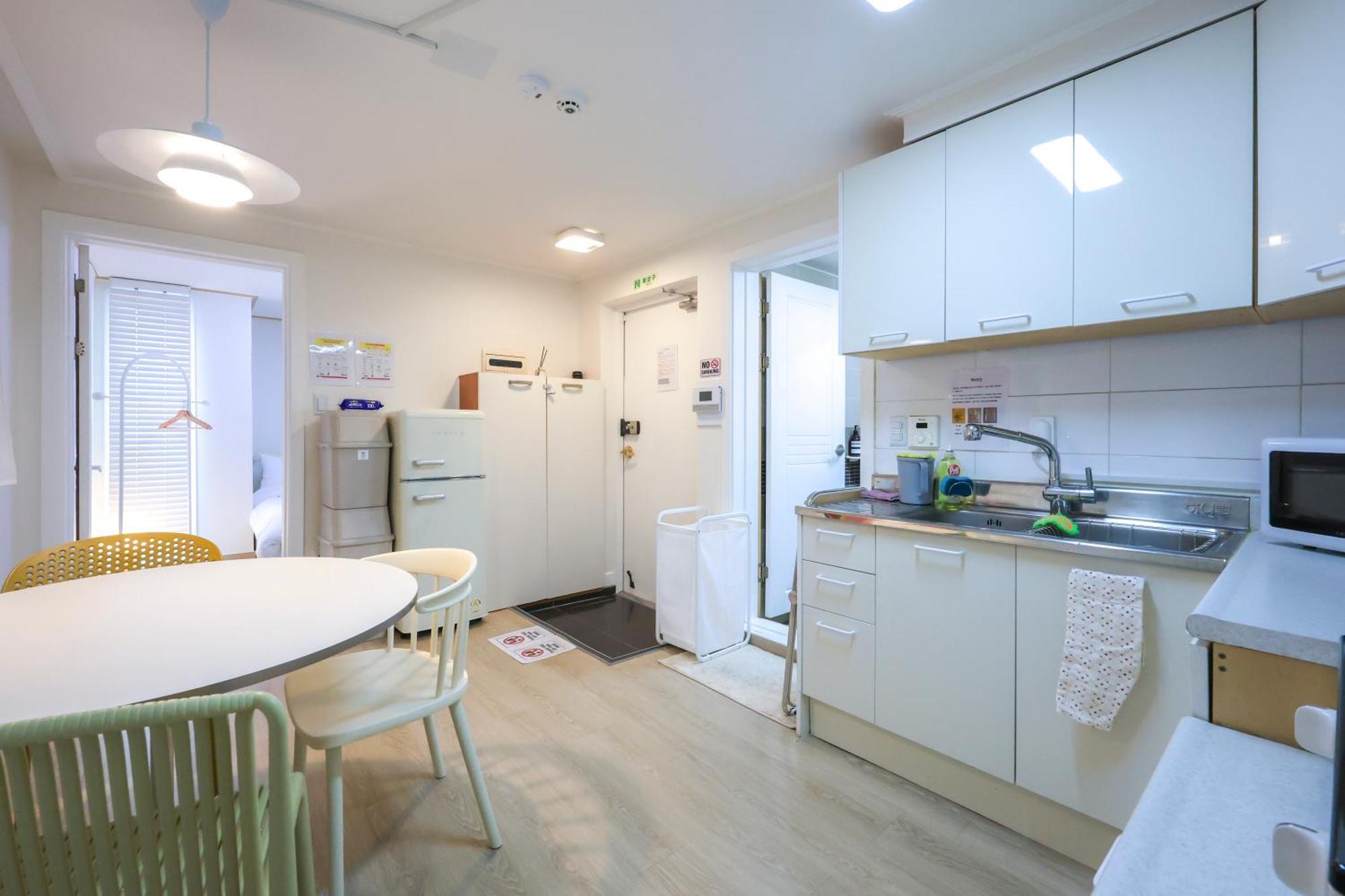 Modern And Comfy House/ Hongik St. Exit 2 10min Holiday home Seoul