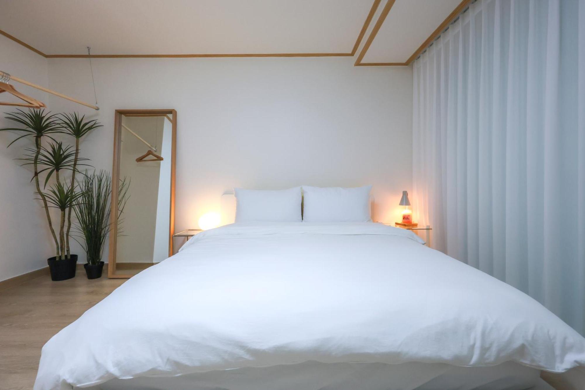 Holiday home Modern And Comfy House/ Hongik St. Exit 2 10min *
