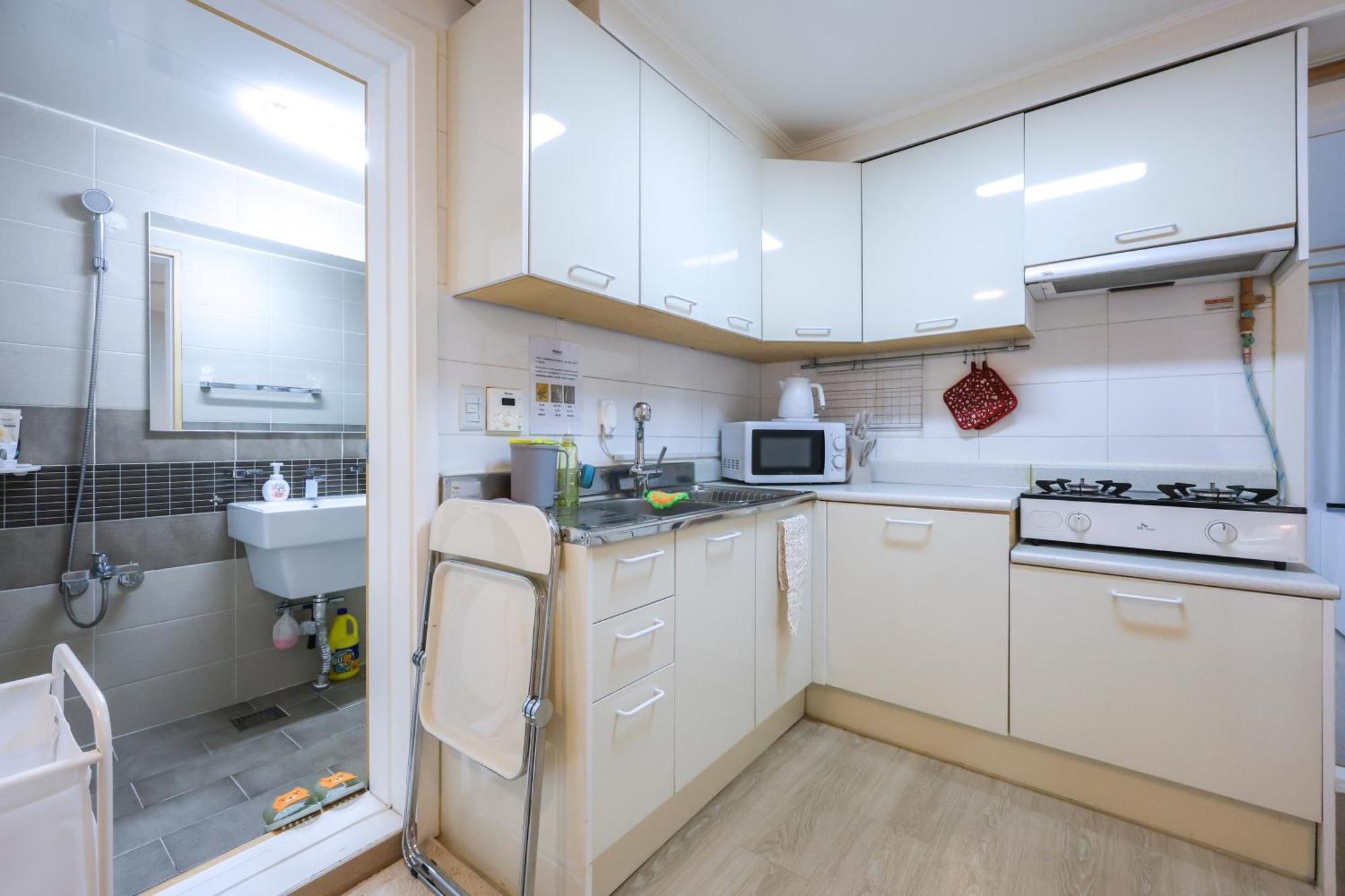 Modern And Comfy House/ Hongik St. Exit 2 10min Seul